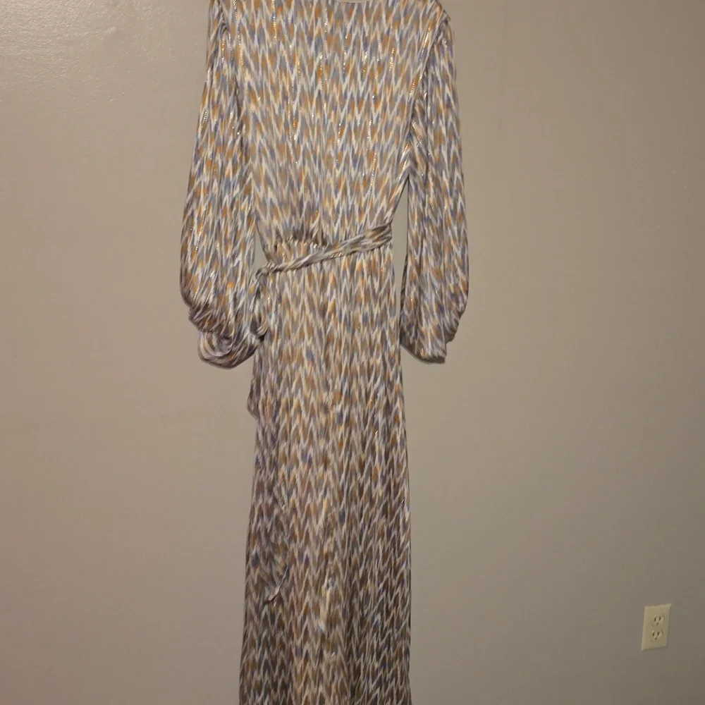 Adrienne V-Neck Long Sleeve Maxi Dress with Belted Waist in Tan & Brown Print M - Picture 5 of 5